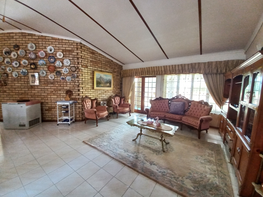 4 Bedroom Property for Sale in Safari Gardens North West